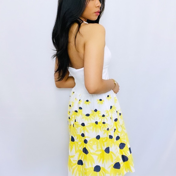 Lilly Pulitzer | White 100% Cotton Yellow flower Halter Mini Summer Dress - Picture 10 of 11